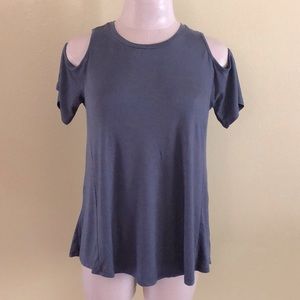 🔥NWT🔥 Hippie Rose Junior’s Cold Shoulder Top